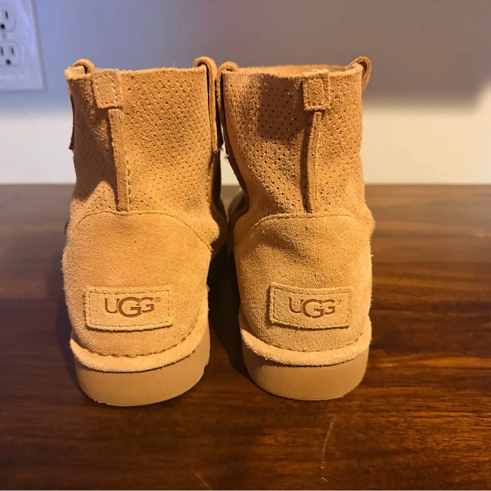 Classic Unlined Mini Perforated
Spring Boot - Picture 5 of 6